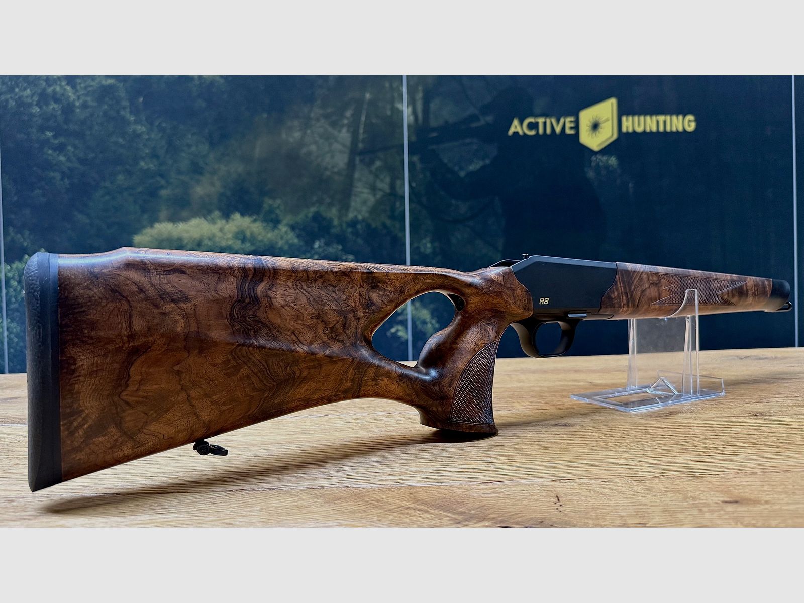 Blaser R8 Holzschaft/Lochschaft mit System, traumhafter, außergewöhnlicher Zubehör-Lochschaft HK 8-9, goldenes R8 Logo