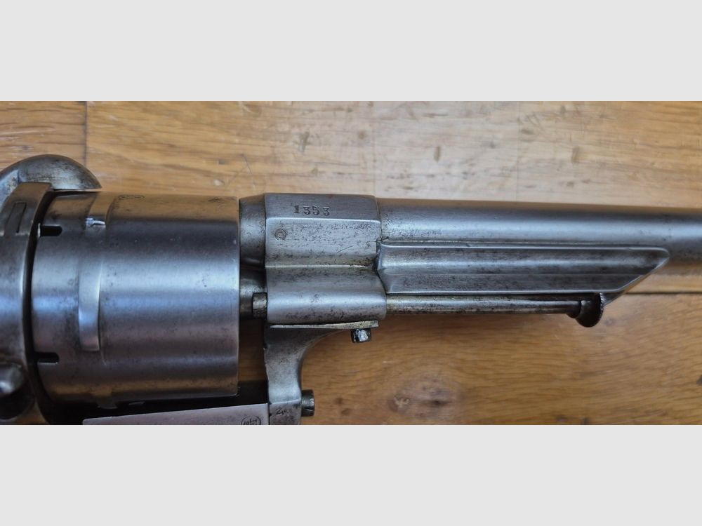 Piękny rewolwer typu Lefaucheux — Belgijska jakość wykonania — Kal. 12 mm broche — Duży model — Jednolite numery seryjne — Kotwica morska — Bardzo dobra mechanika i doskonała lufa – Bardzo dobry egzemplarz w TBE/TBE+, zdjęcie 7 z 27
