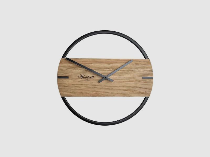 Wanduhr Novum aus Eichenholz