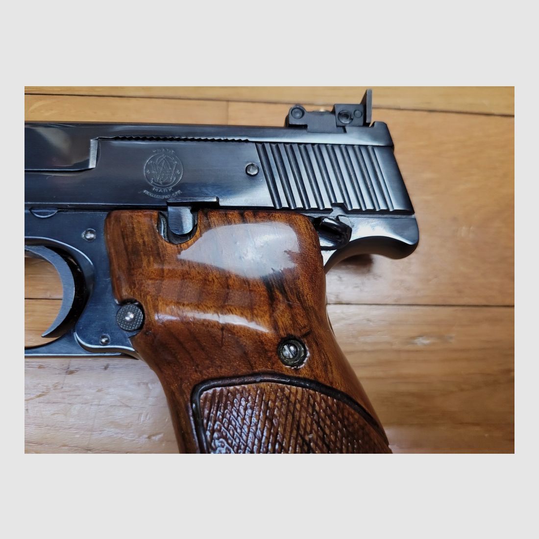Superbo pistola Smith & Wesson Mod.41 – cal.22LR – Tutto in vero acciaio – Brunitura al 100% – Meccanica e canna eccezionali – 2 caricatori Smith – una delle armi più basse mai realizzate – TBE++, immagine 15 di 18
