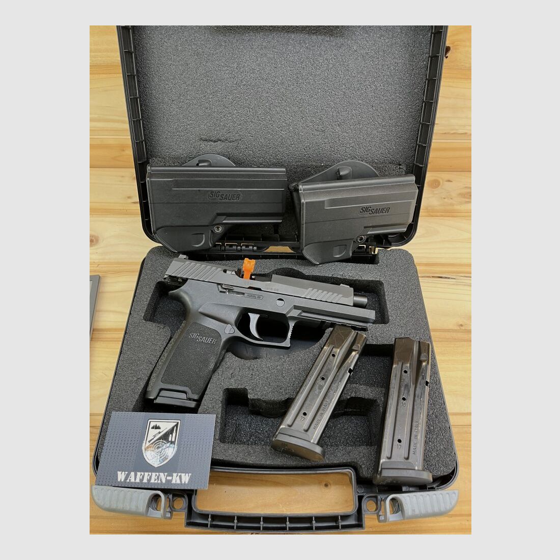 SIG Sauer P320 FullSize avec 3x chargeurs, mallette, drapeau de sécurité et 2x holsters 9mmLuger