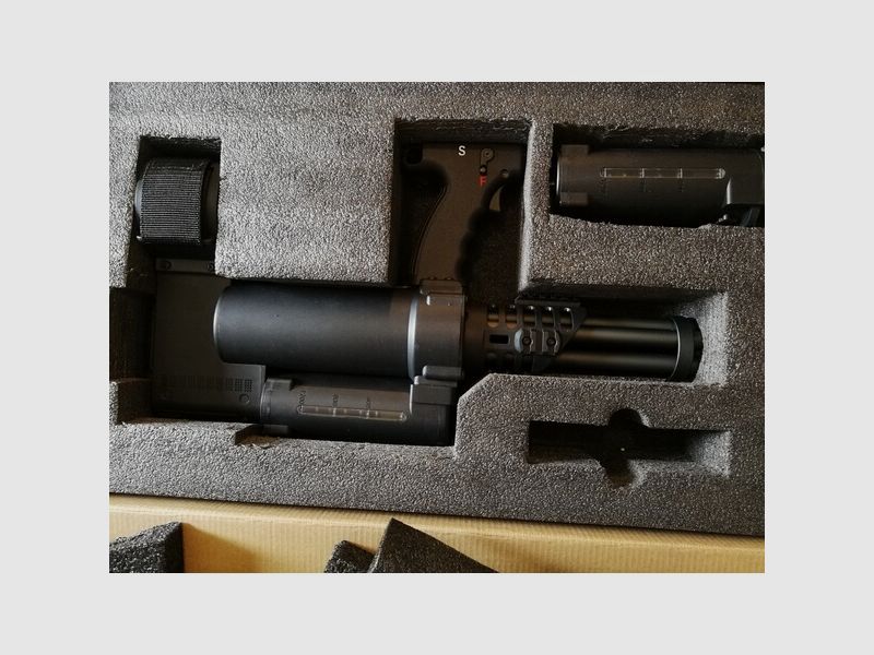 Well WE23-L Minigun mit Unterarmschiene