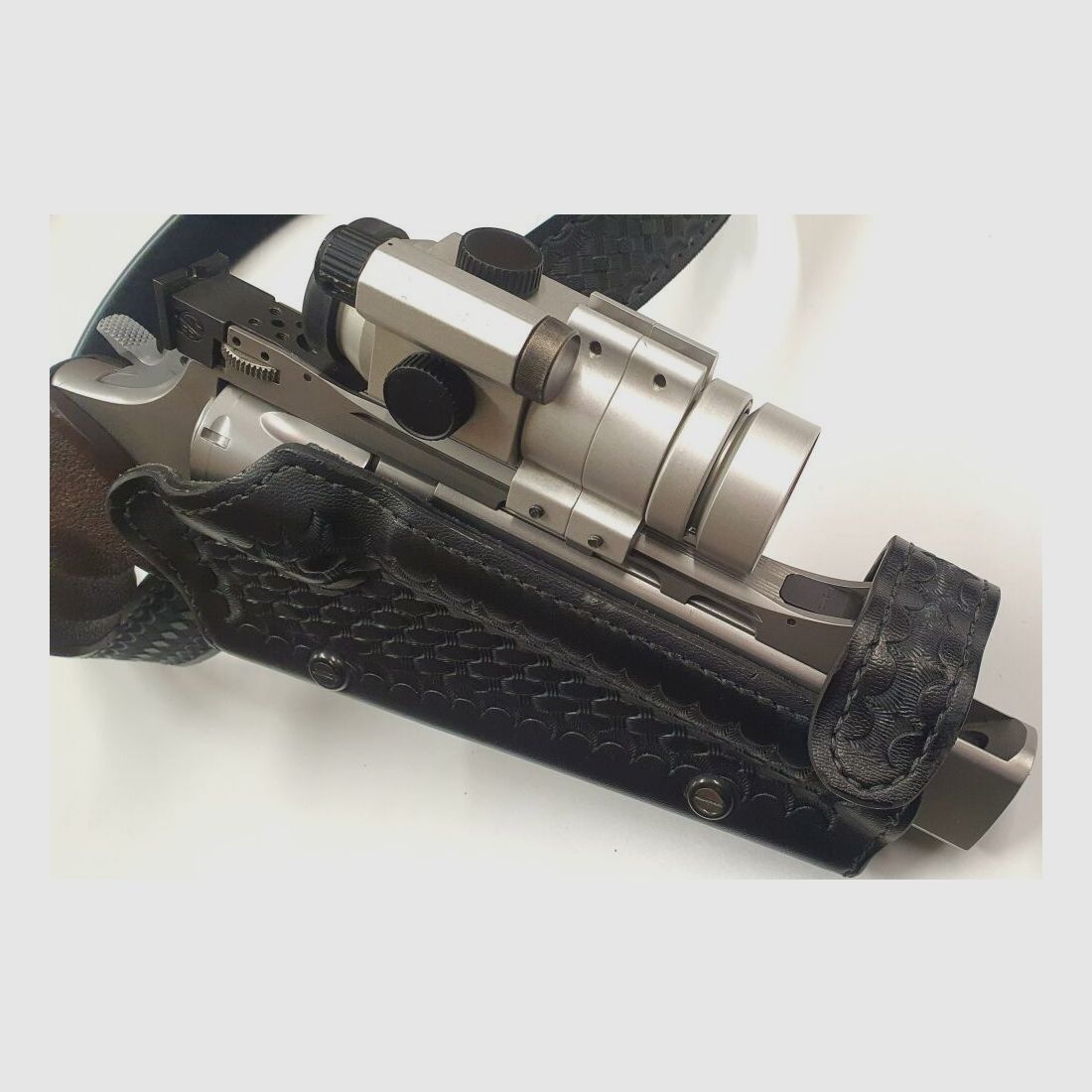 Smith & Wesson 686-3 Merkle tuning, including Aim Point