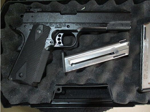 Pistole Colt .22 lr -Made by Walther- mit Reservemagazin 1911
