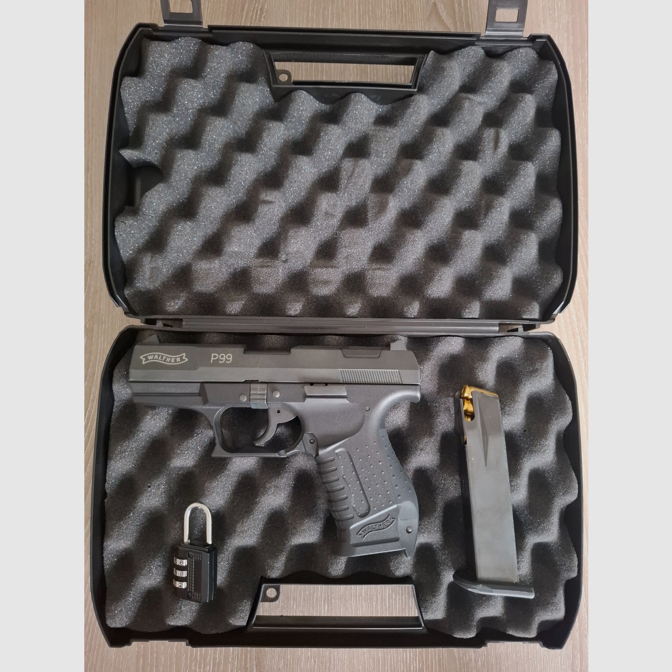 2× Walther P99, 9 mm P.A.K., PTB 762