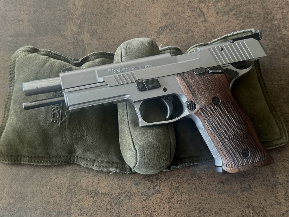 SIG Sauer P220 X-SIX .45Auto