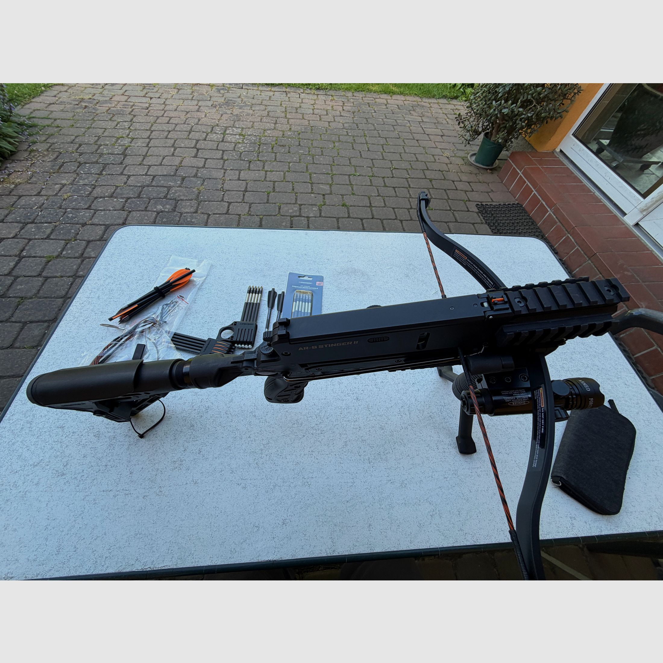 AR-6 Stinger II mit Metallmagazin