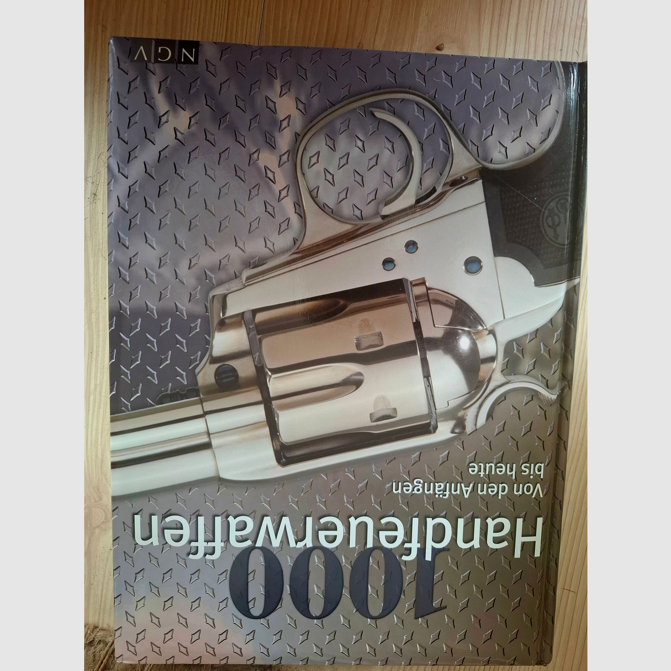 Konvolut aus verschiedenen Waffenbüchern