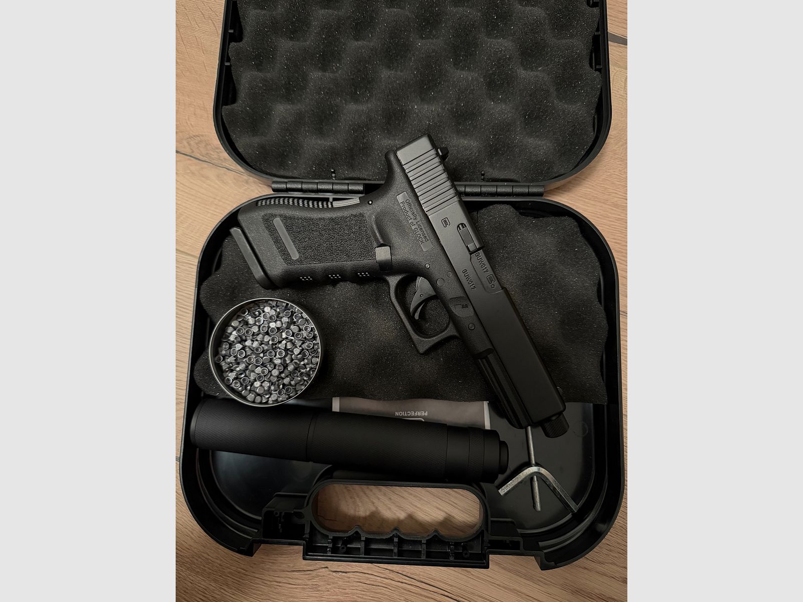 Glock 17 mit Laufgewinde Co2-Pistole Kaliber 4,5 mm Stahl BB / Diabolo Blowback