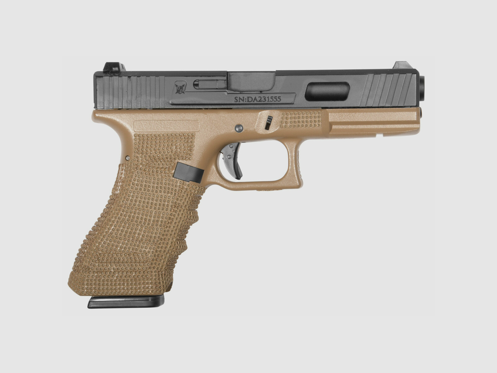 P02 GBB Airsoft Pistole in Tan | Delta Armory