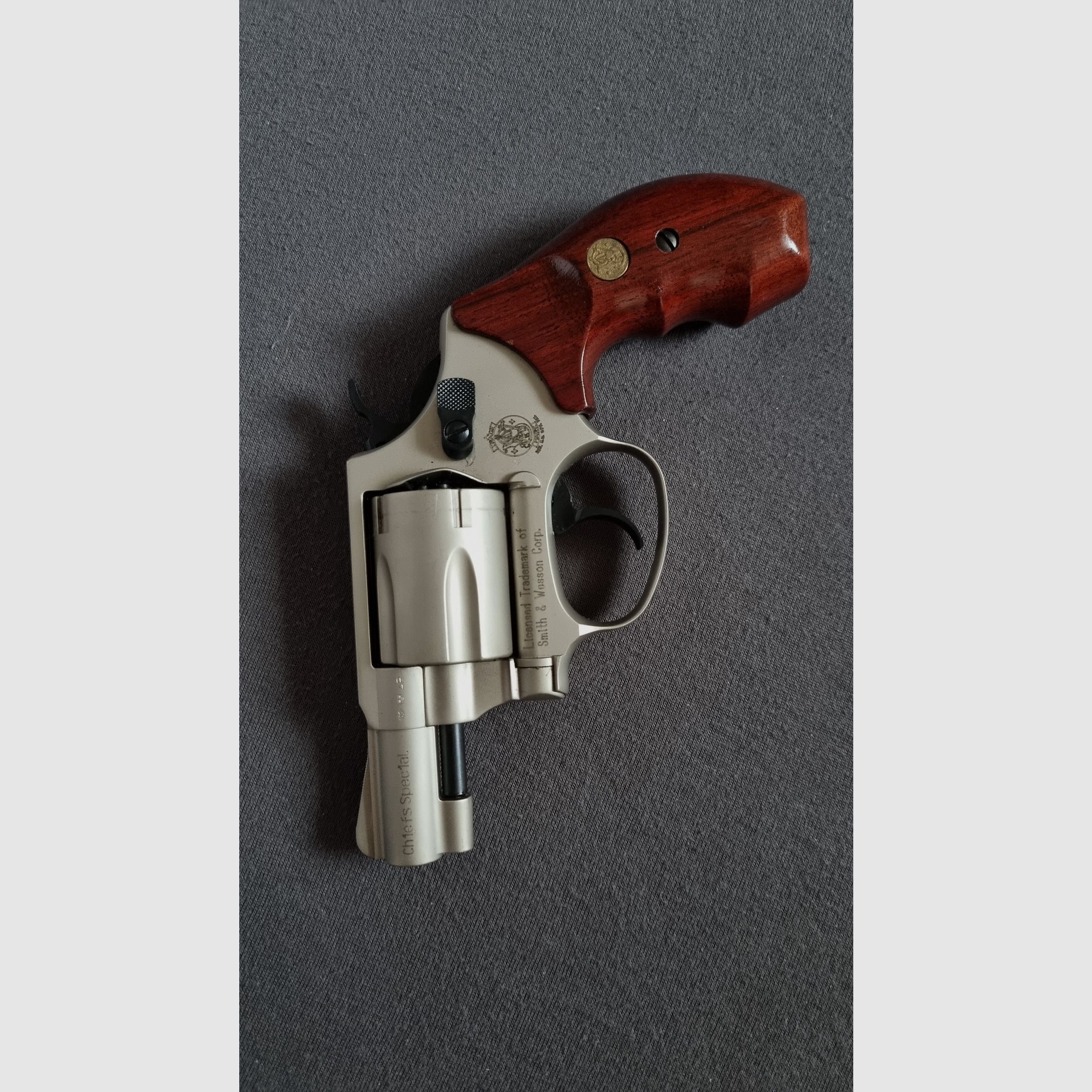 Smith & Wesson Chiefs Special 9 mm R.K., Nickel-Finish