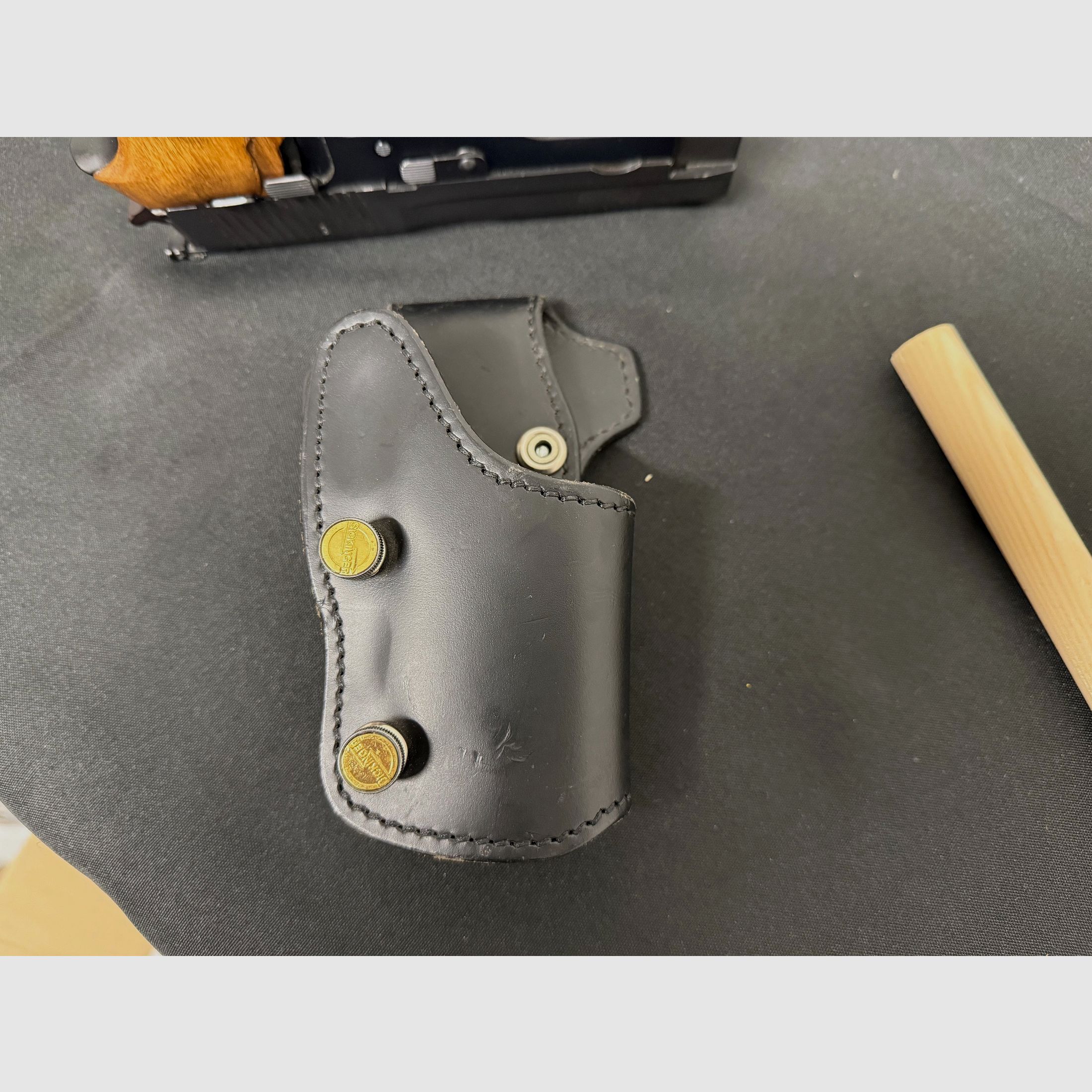 SIG Sauer P220 calibre .45 ACP pistola semiautomática arma de tiro de remate visor micrométrico incl. funda de cuero Sickinger