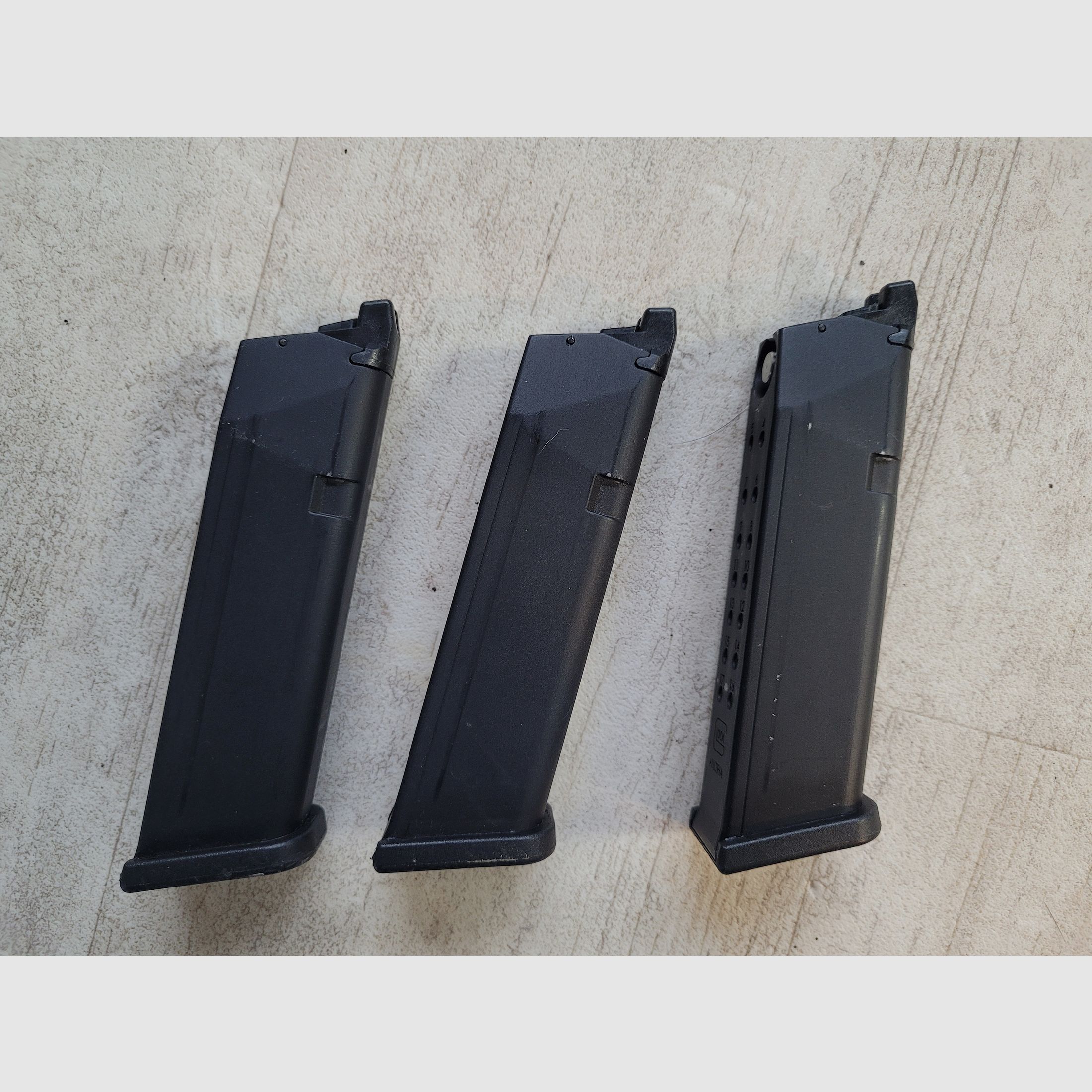 GHK Glock 17 Gen3 Alu CNC Schlitten und 2 EMags
