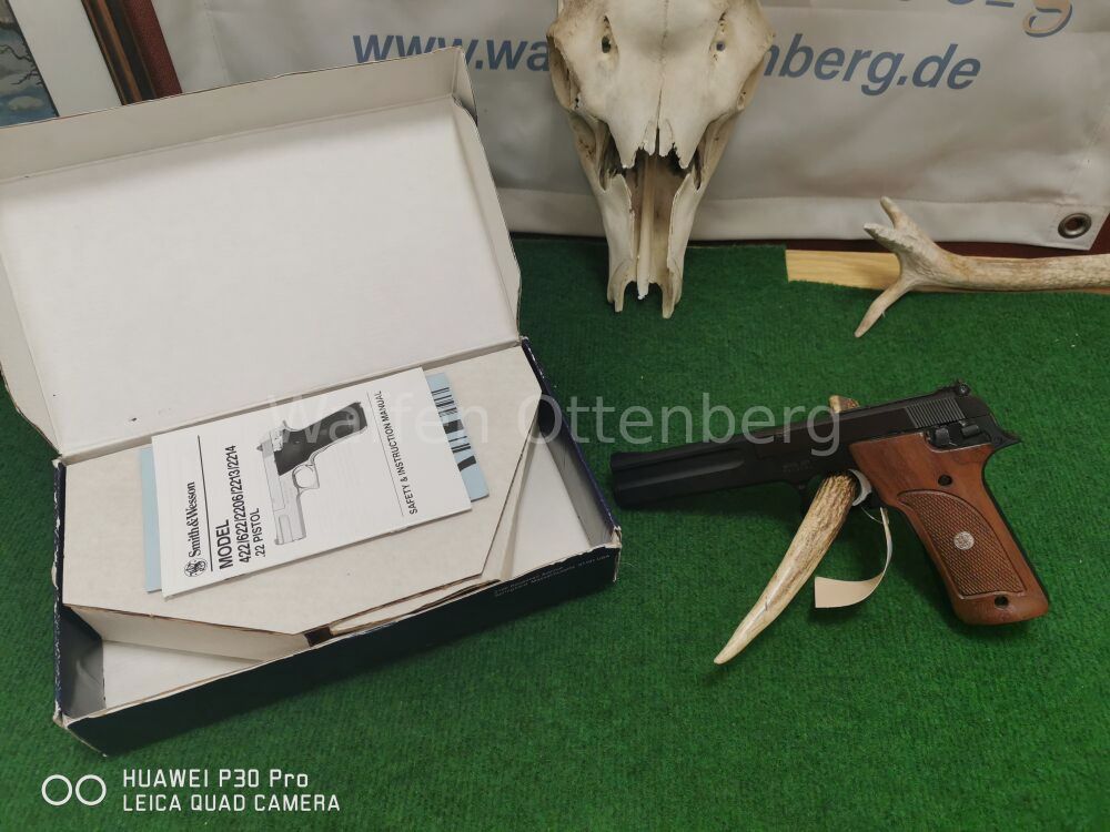Smith & Wesson 422