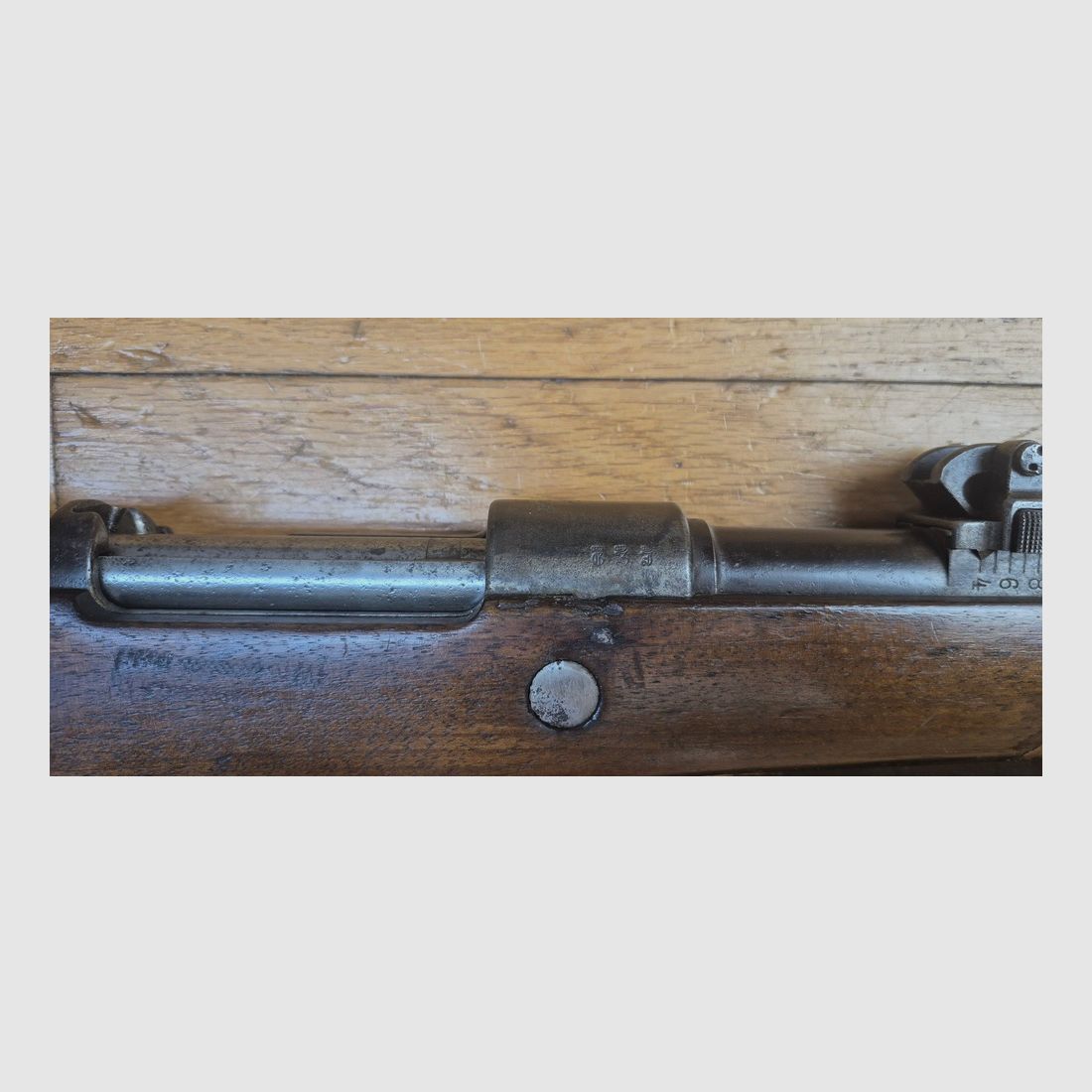 Zeer mooi geweer G98 – Geweer 1898 – Arsenal Spandau in 1907 – Origineel kaliber 8x57IS – Volledig monomatrikuleerbaar behalve de conforme reinigingsstaaf – Goede tot zeer goede loop – Originele bruine leren riem – Uitstekend verzamelwapen – BE/TBE, afbeelding 8 van 36