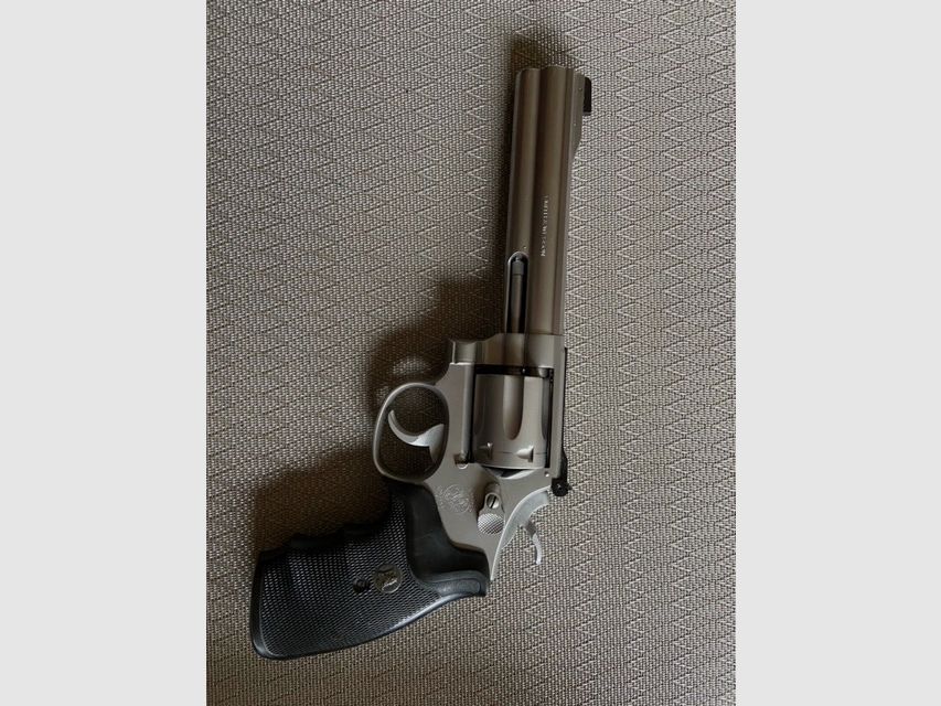 S&W - Smith & Wesson Revolver Mod. 617 6 Zoll 22lfb