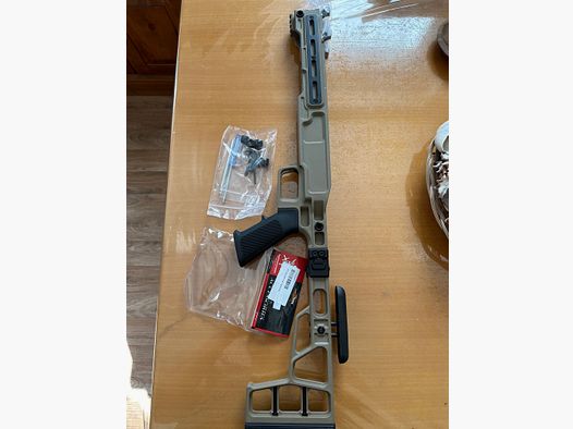 SSG10 A3 Calcio Novritsch Colore Flat Dark Earth, con impugnatura M4