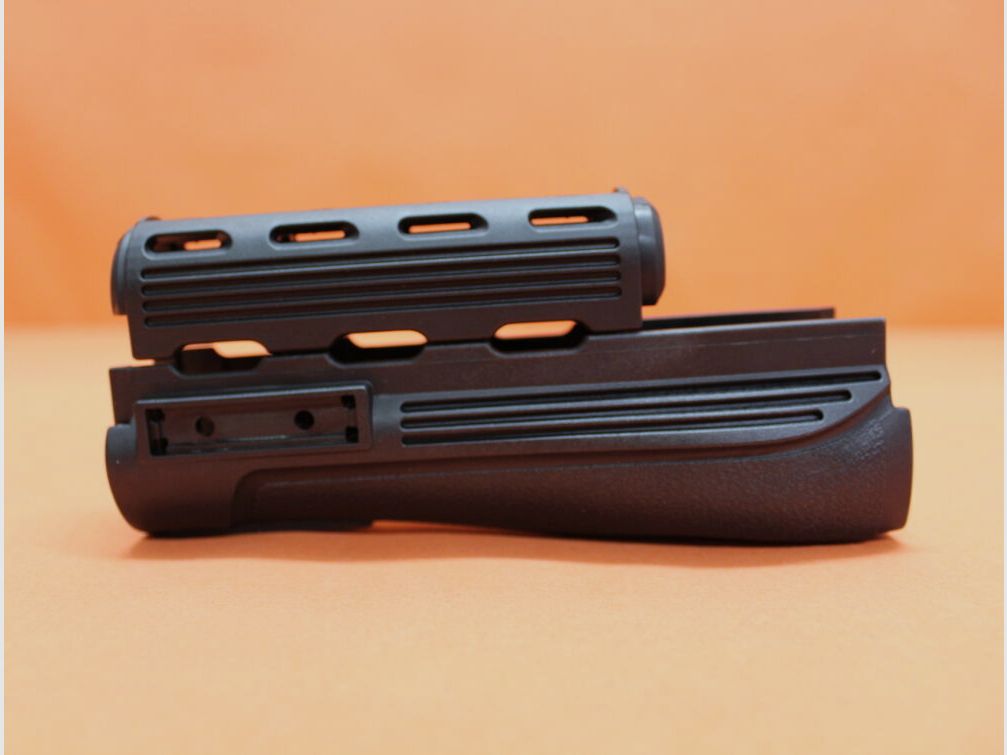 Zaawansowana technologia Kalashnikov AKM: system 4-rail/-osłona rękojeści ATI Strikeforce z polimeru czarna z góry/dół z bocznymi szynami