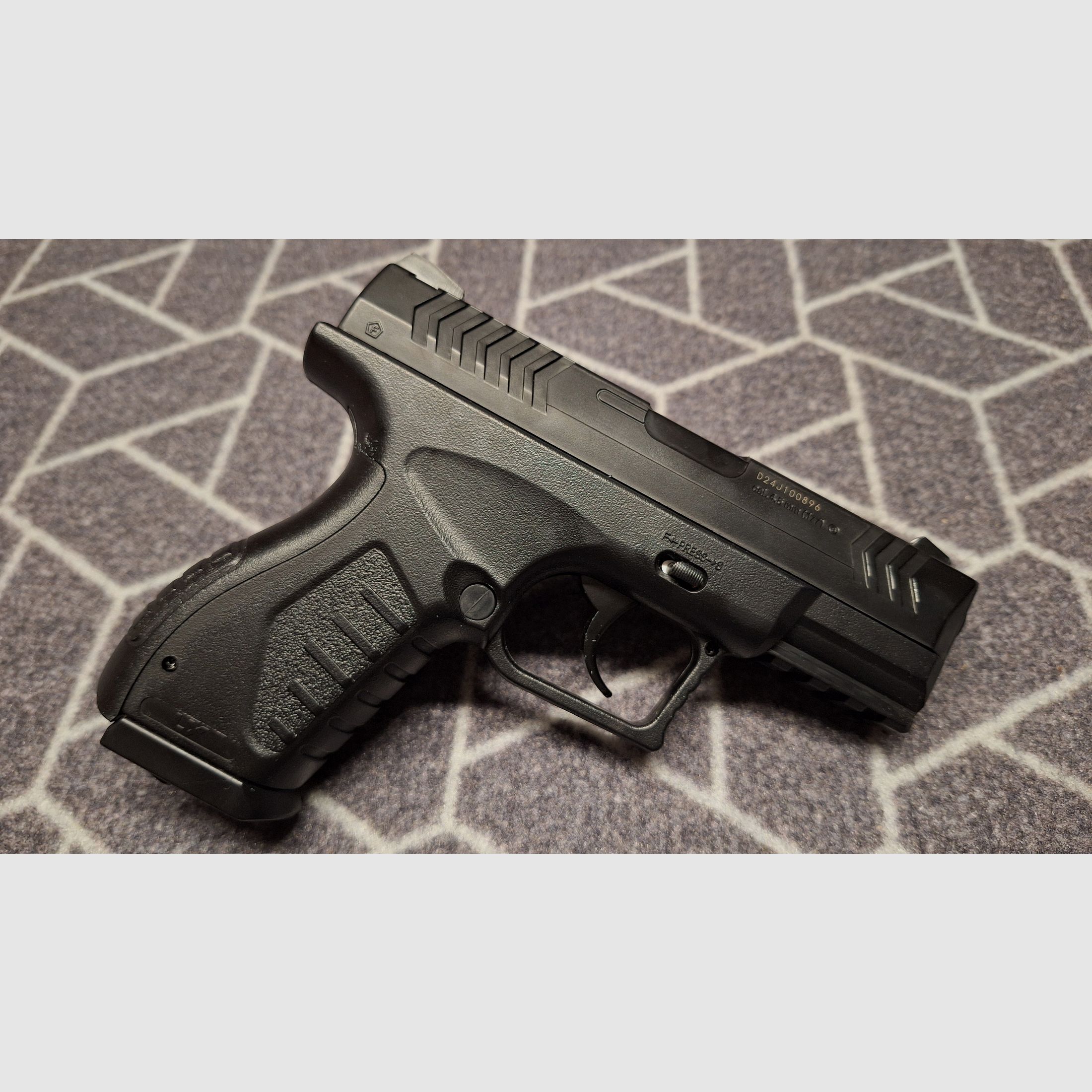 Umarex XBG - 4,5 mm Stahl BB Co2-Pistole 3x Magazine!