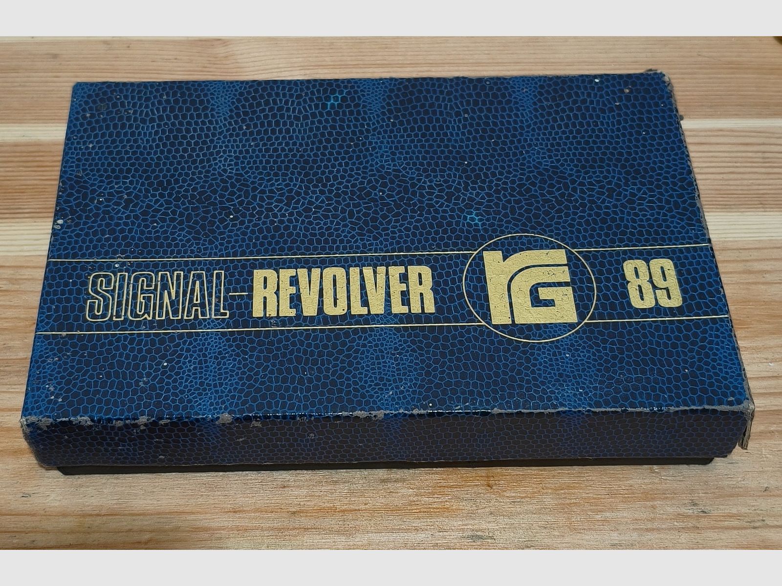 Revólver de señal Röhm RG 89, calibre 9mm K, con 50 cartuchos de fogueo