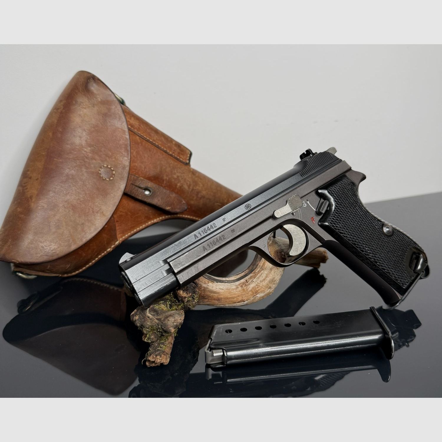 SIG P210, immagine 2 di 4