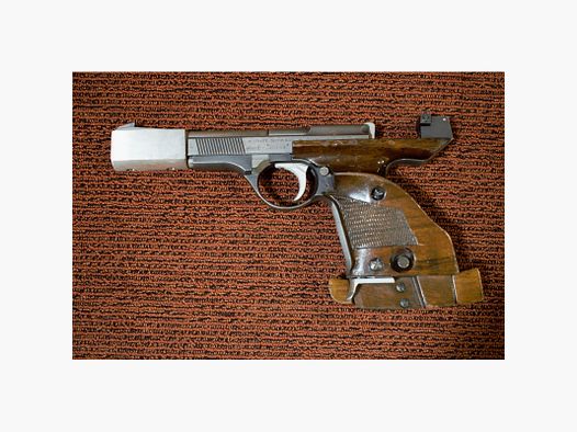 PISTOLE DES 69 KAL. 22LR + GEGENGEWICHT - 3 MAGAZINE - DPV