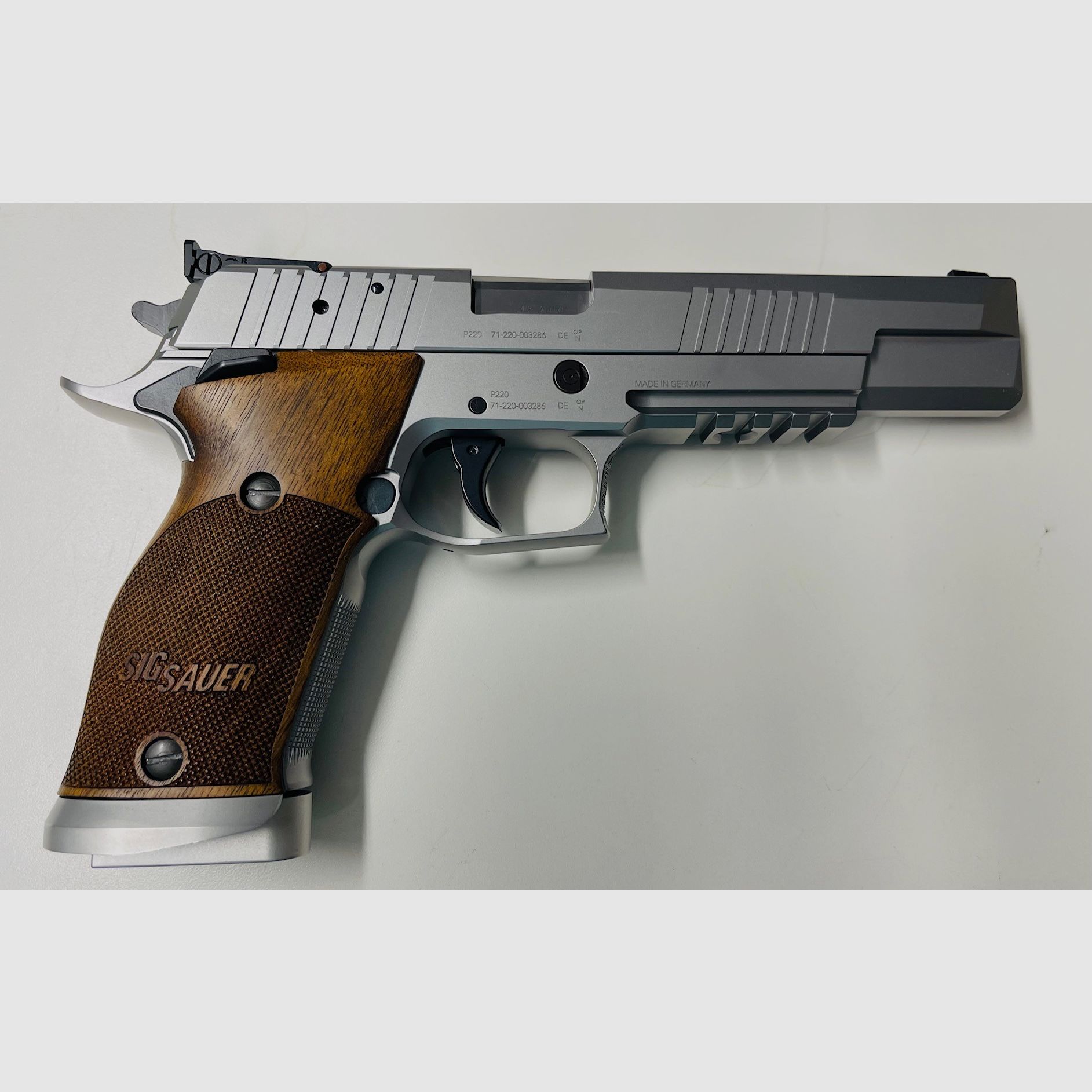 Sig Sauer P220 X-Six Classic II, .45Auto - LIKE NEW