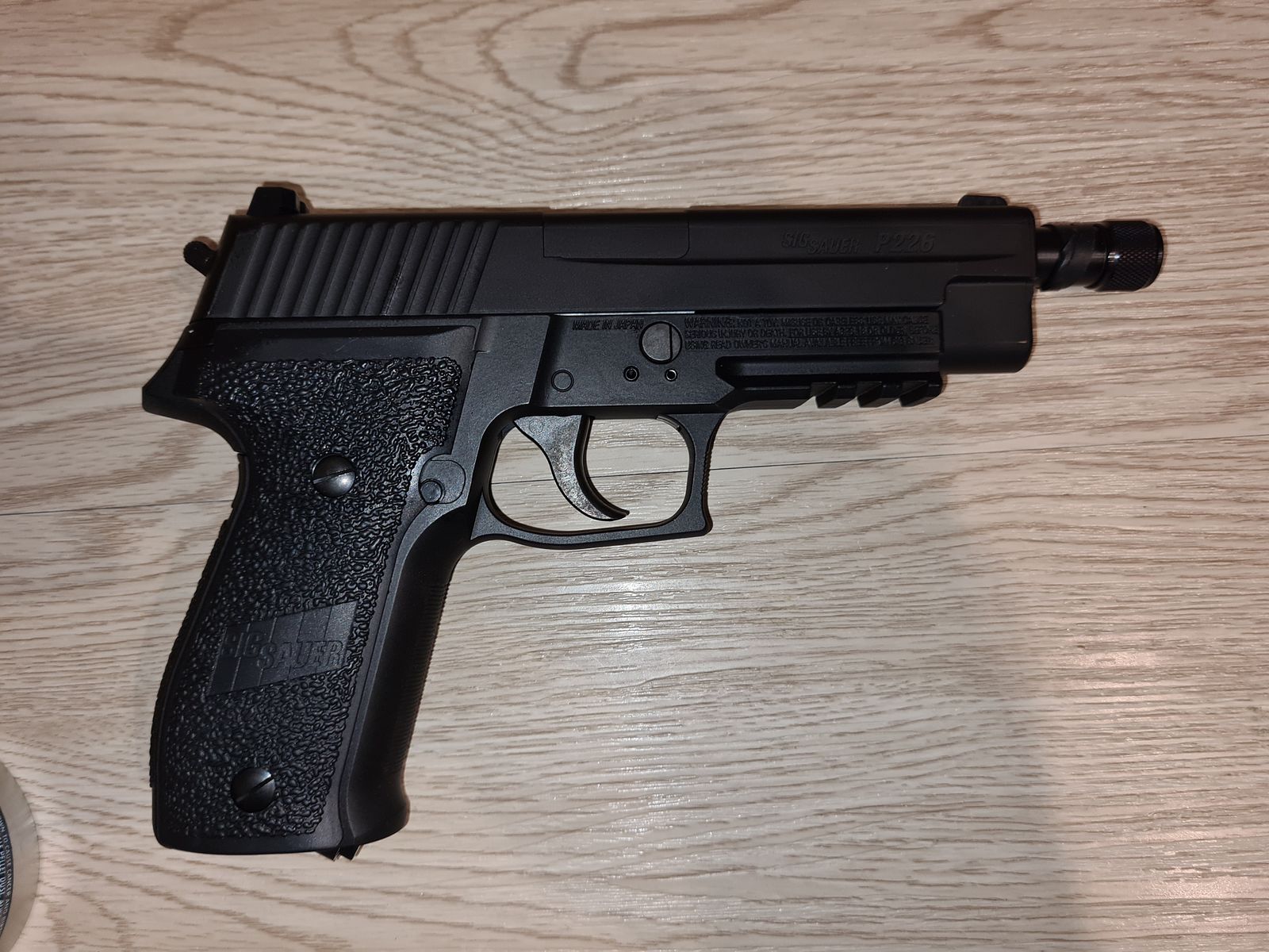  Co2-Pistole SIG SAUER P226 Schwarz  + ca 950stk. 4,5 mm Diabolo  + 8 Co2-Kapseln Umarex