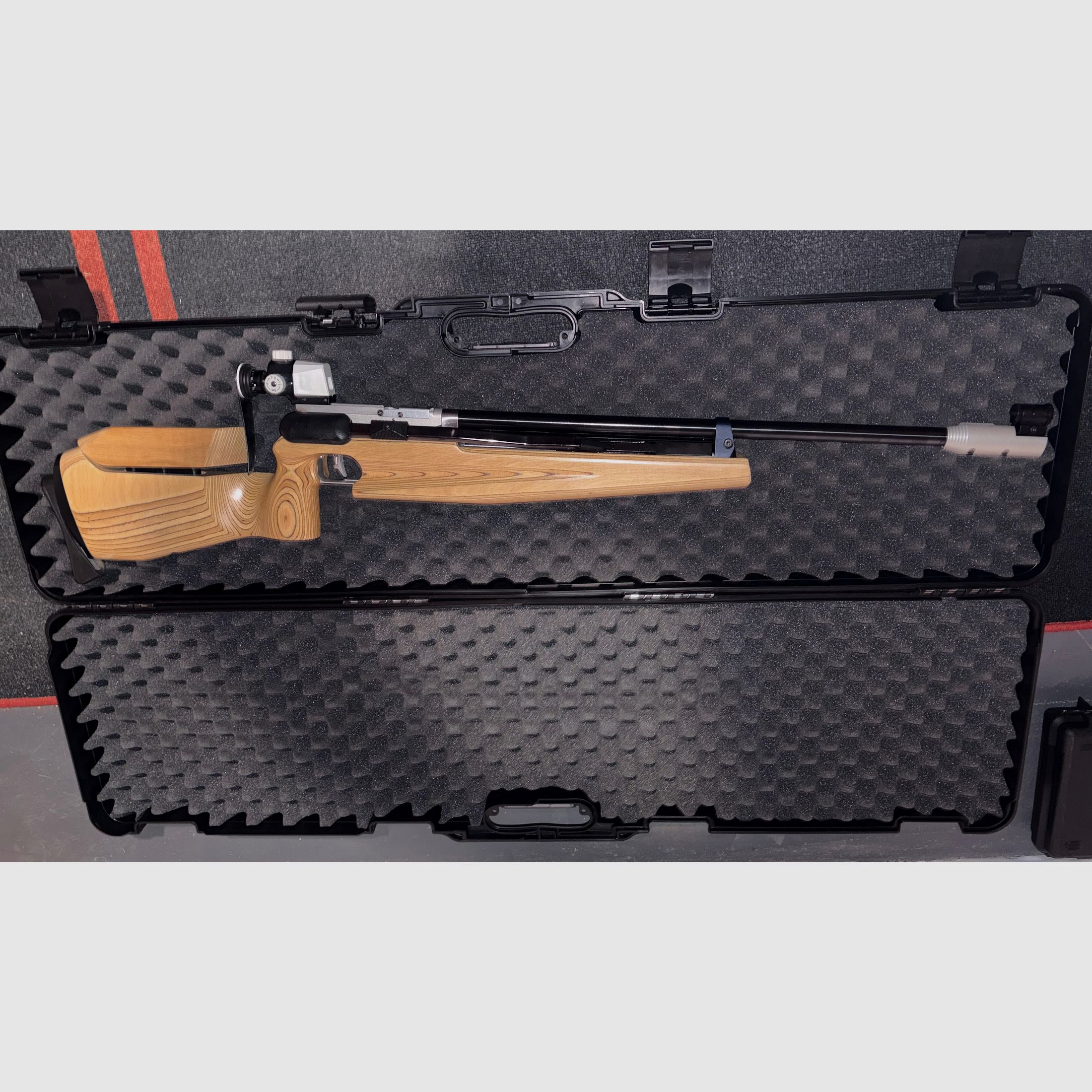 Feinwerkbau 601 Match-Luftgewehr + Gegenlichtblende, Dichtungen erneuert, abschließbarer Koffer