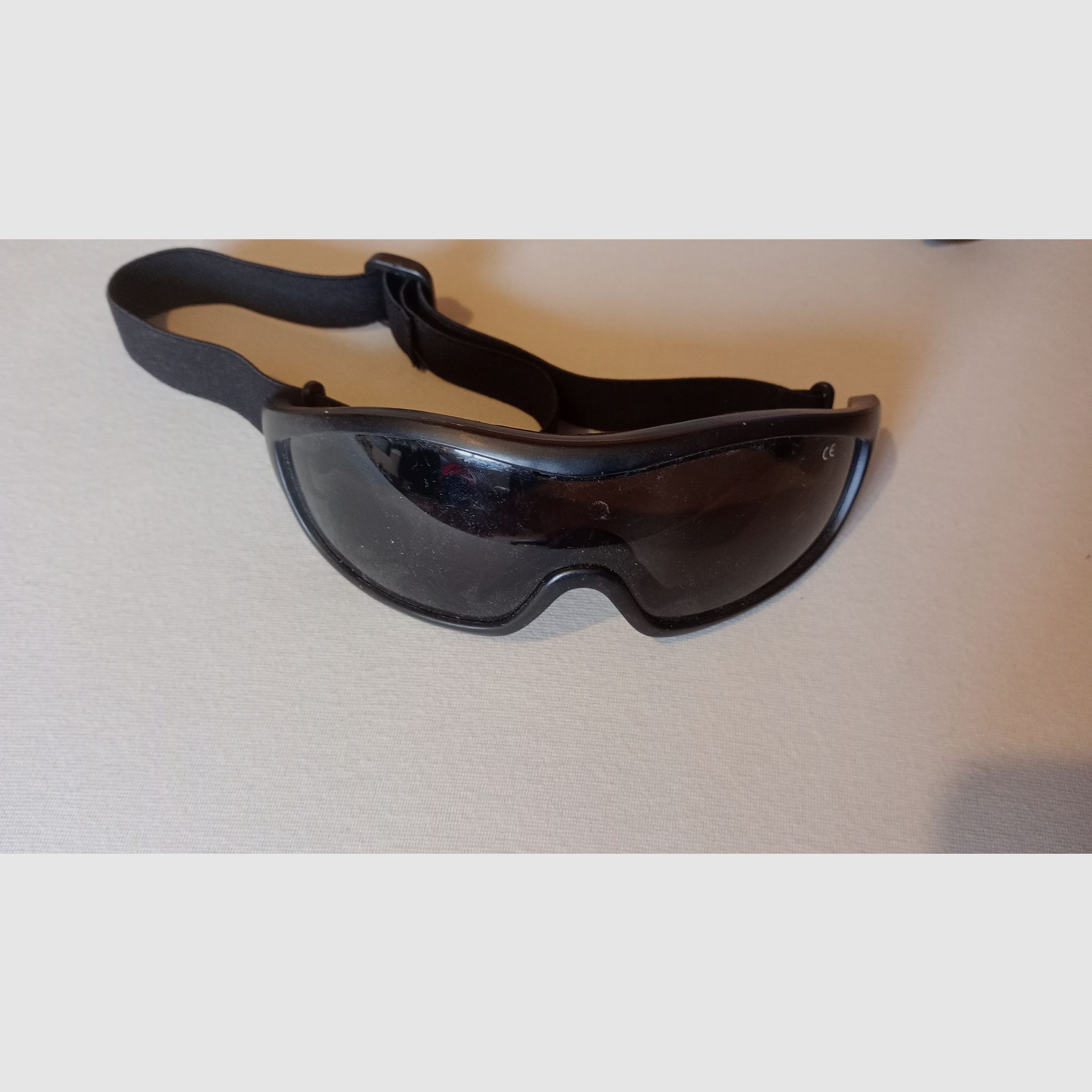 Airsoft G36C Desert with 400 round magazine & goggles (used, 0.5 Joule)
