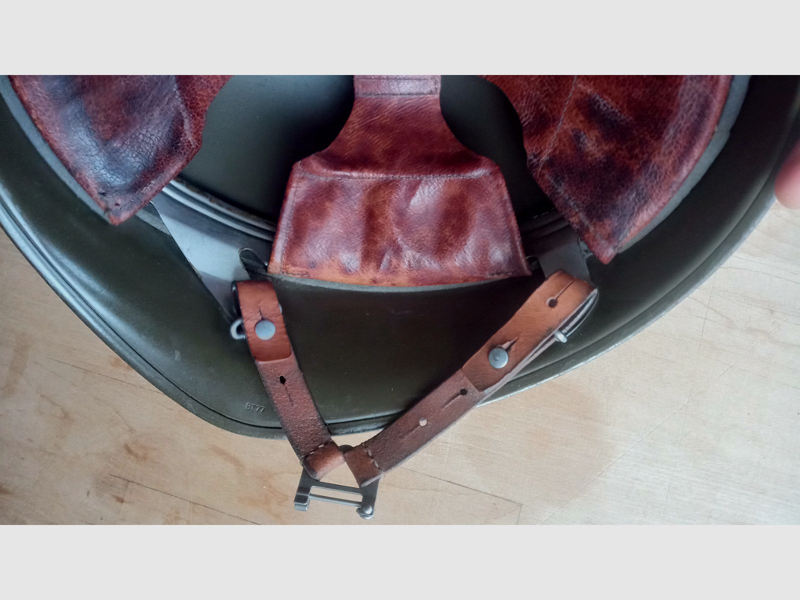 Schweizer Armee Helm aus U-Boot-Stahl in kleiner Größe 55-56 / ideal für Zivilschutz / Stahlhelm Swiss Made