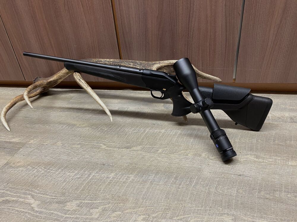 Blaser R8 Ultimate, with Zeiss Conquest V6 2.5-15x56, stock comb adjustment, short barrel