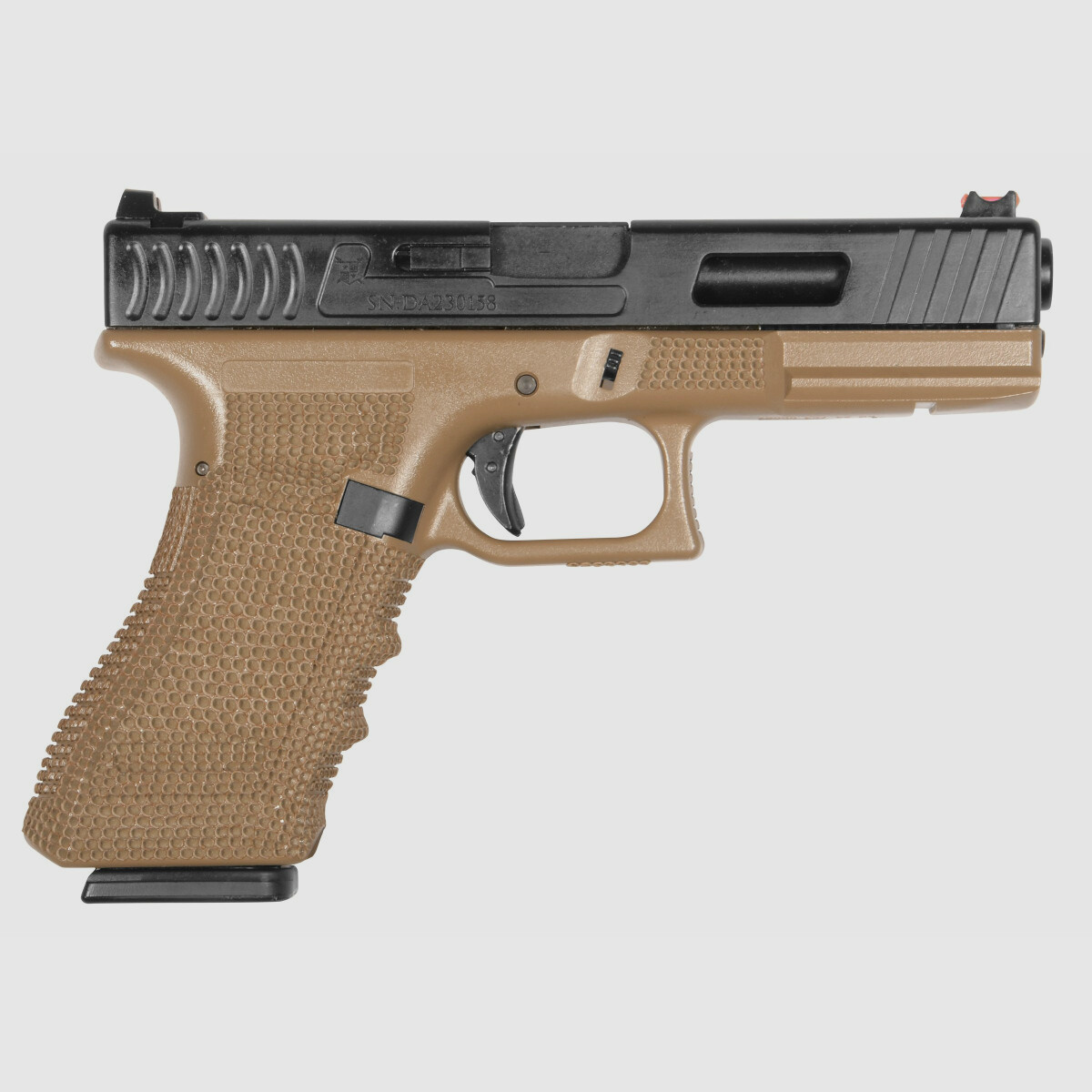 P01 GBB Airsoft Pistole in TAN | Delta Armory