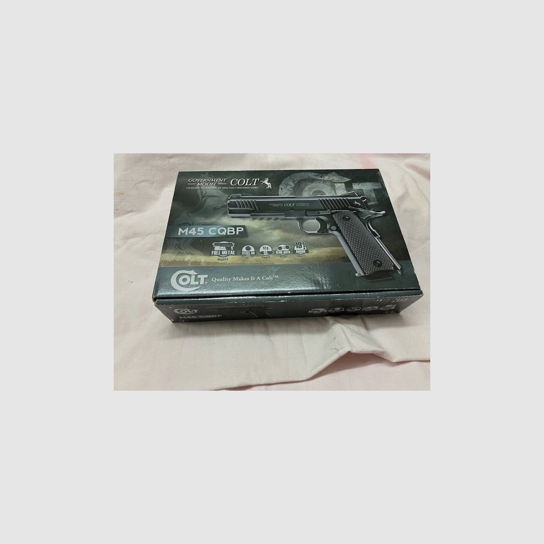 Colt M45 CQBP Co2 Pistole in Original Verpackung und Zubehör, es handelt sich um die seltene TAN Beige farbene, in sehr guten fuktionstüchtigen Zustand. 