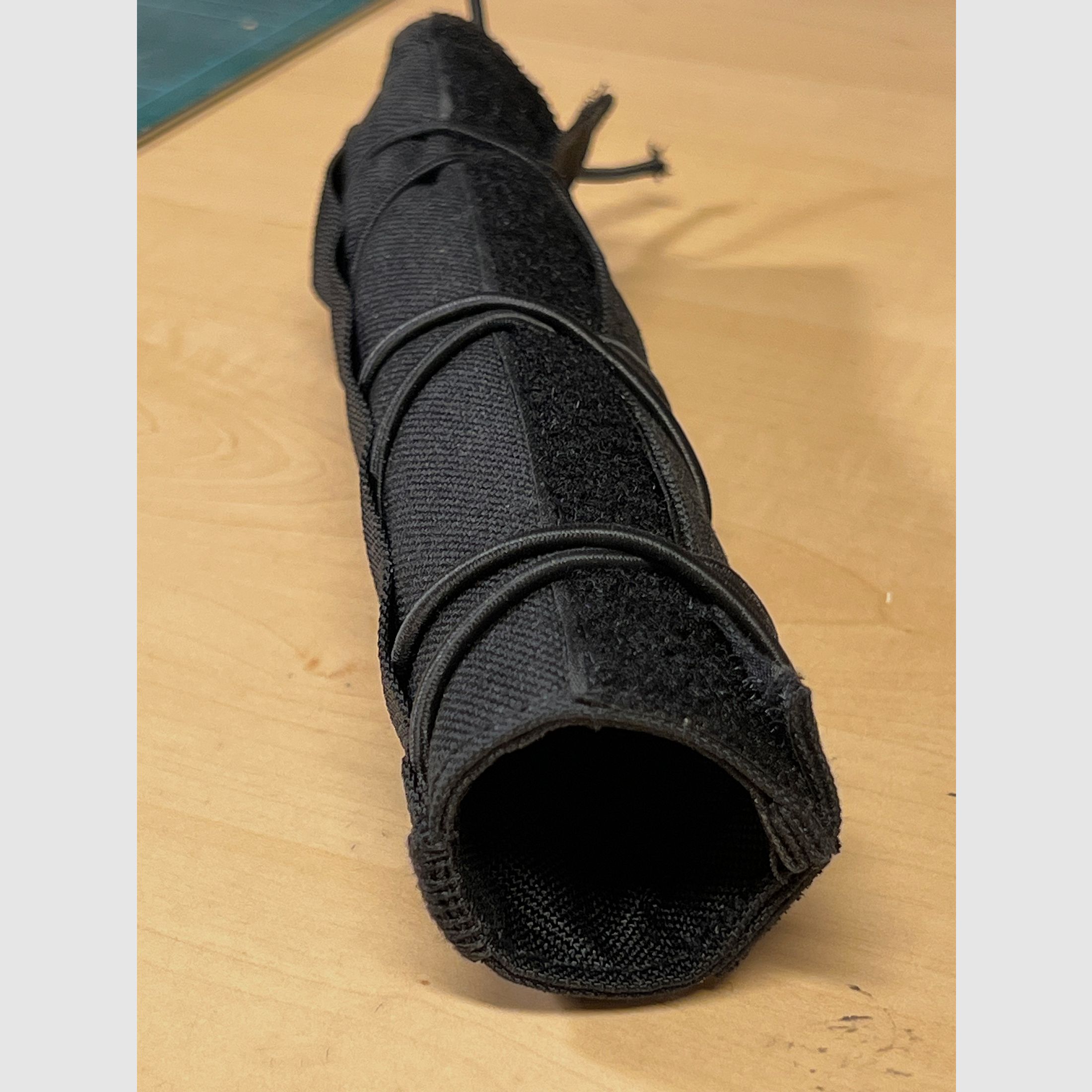 Schalldämpfer Cover in Schwarz