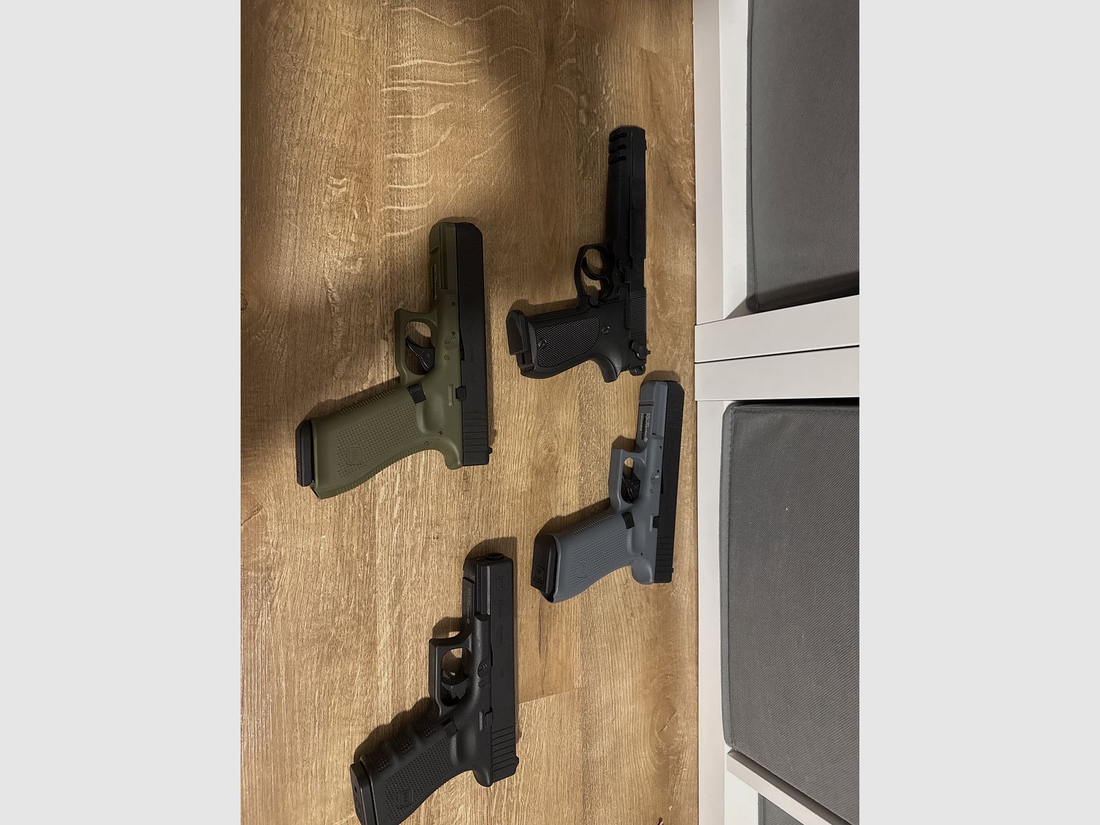 **CO2** 2x Glock 17 1x Glock 19 1x Walther CP88