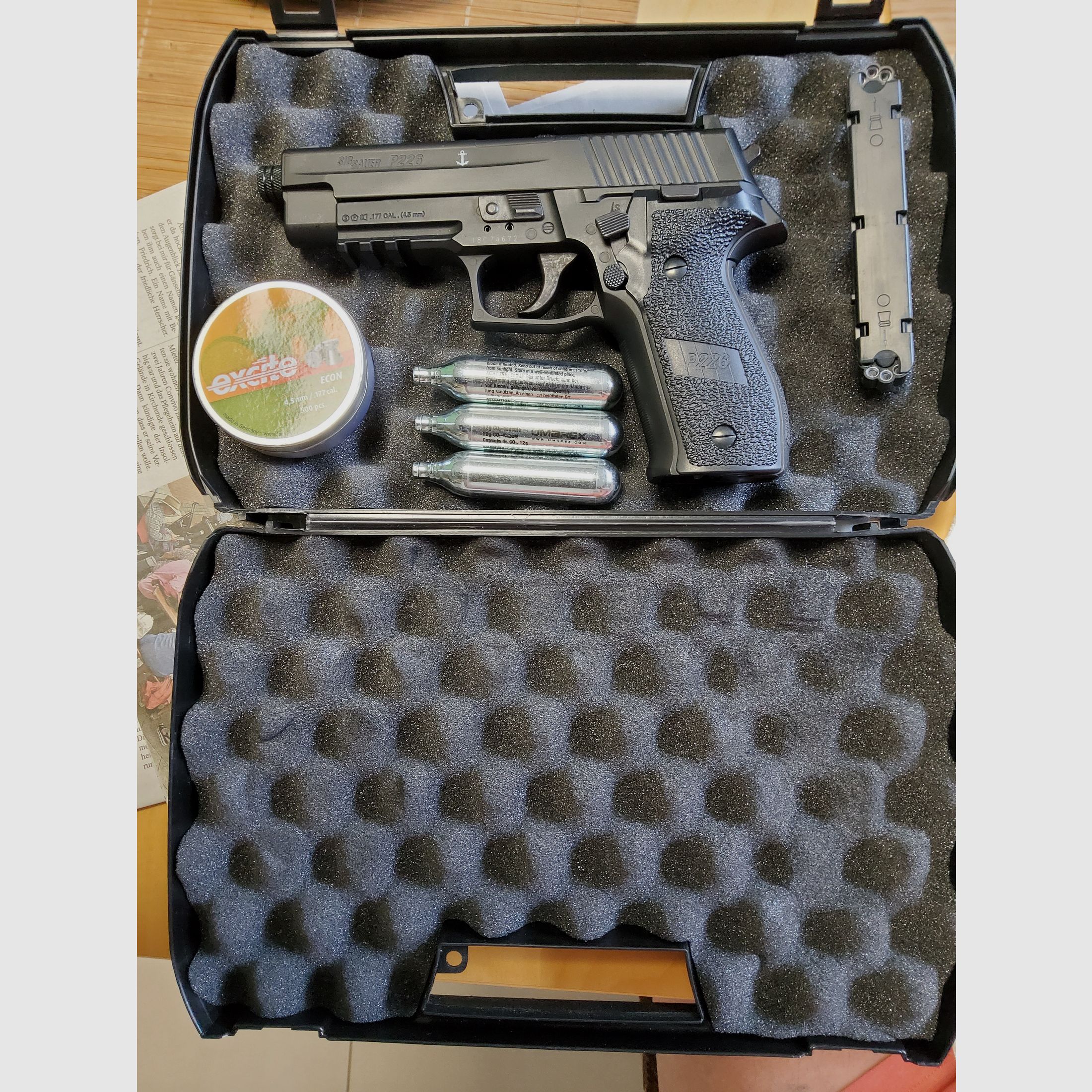 Pistolet Co2 Sig Sauer P226 Diabolo 4,5 mm noir Blowback