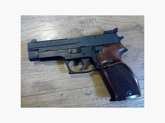 Pistole SIG Sauer P220 im Kaliber 9mm Para gebraucht