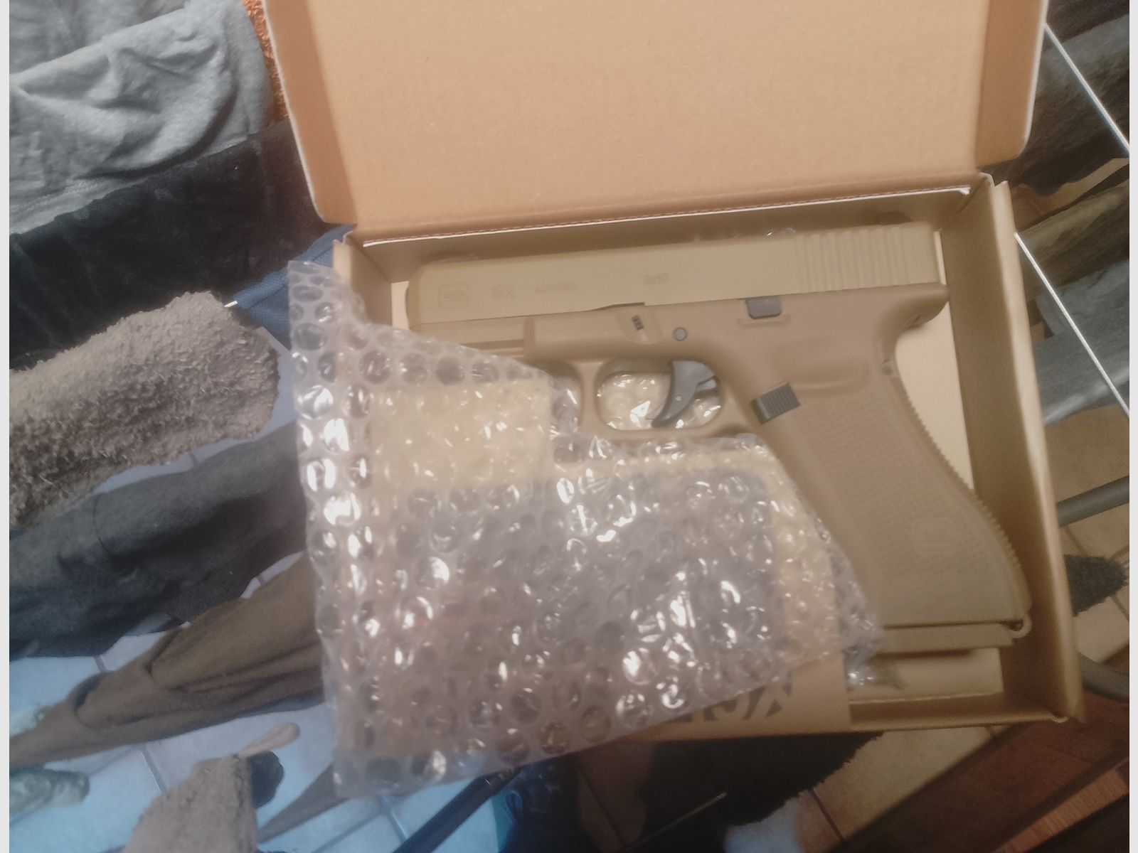 16 Lang- und Kurzwaffen