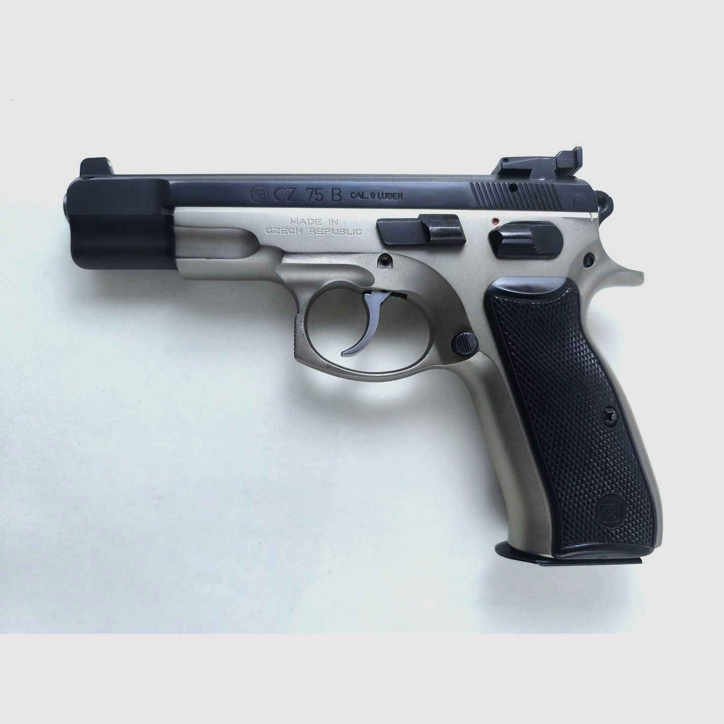 Pistola CZ 75 cal. 9mmP, immagine 4 di 6