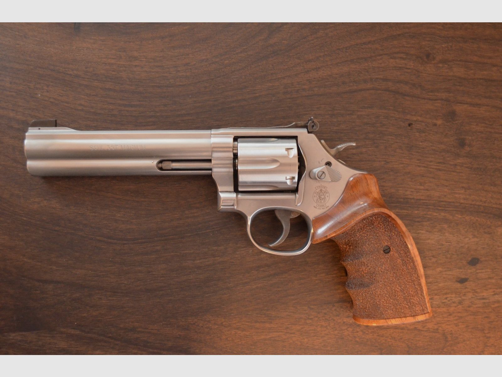 Smith & Wesson 686-6 Target Champion Kal.357 Mag. 6 Zoll Lauf im S&W Koffer mit Zubehör
