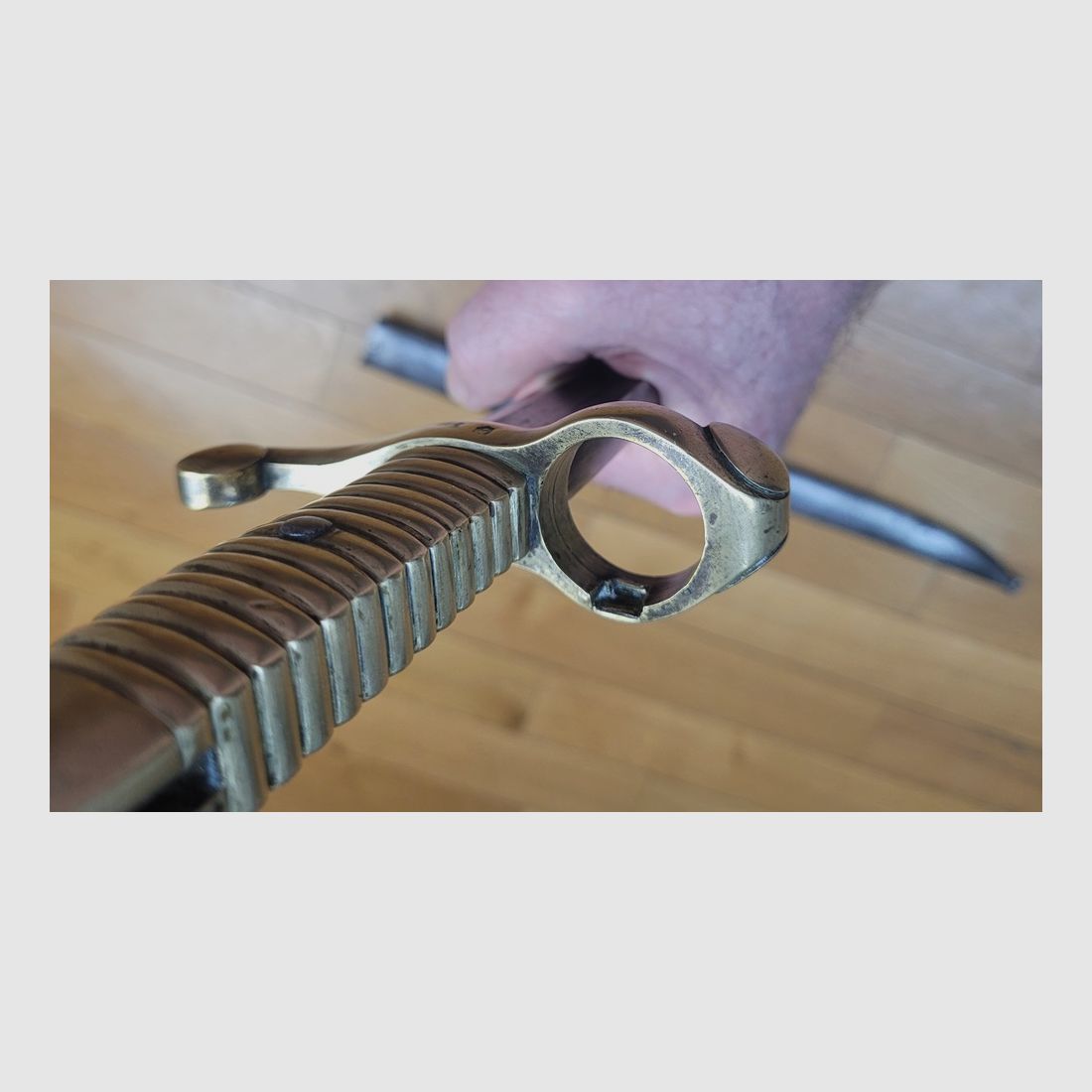 Sehr seltener Säbel-Bajonett Modell 1840 – Typ für das Fusil Thierry de Rempart leicht – Durchmesser der Hülse 27mm mit Einkerbung – Mit seinem noch selteneren passenden Futteral – Set in Super Zustand!, Bild 19 von 19