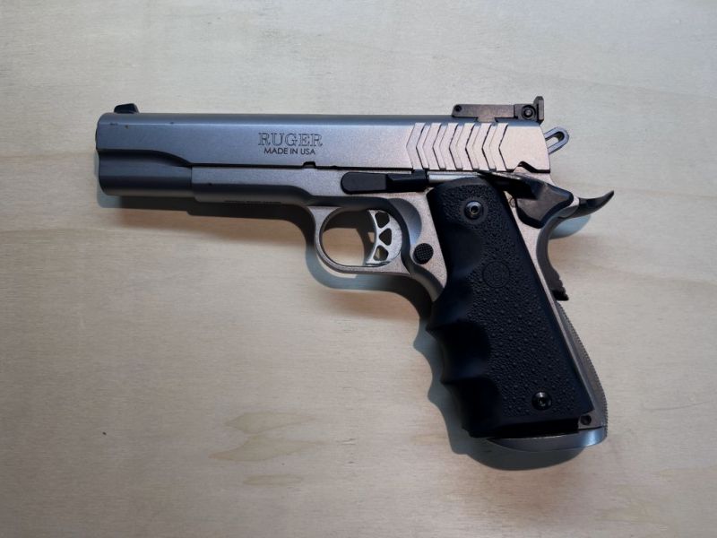 Pistole Ruger SR1911 in 9mm Luger mit sieben Magazinen