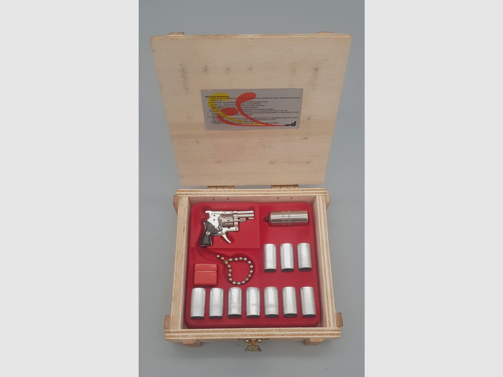 Mini kleinste Automatik  Xythos Pistole Knallkapseln  2 mm  Pinfire  Stiftfeuer PTB 82