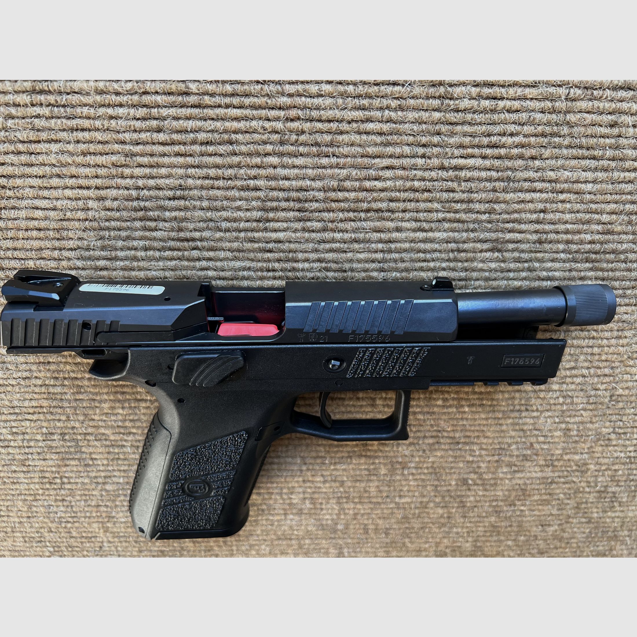 CZ Uhersky Brod P-07 SR (avec canon fileté, 1/2"-28UNEF)