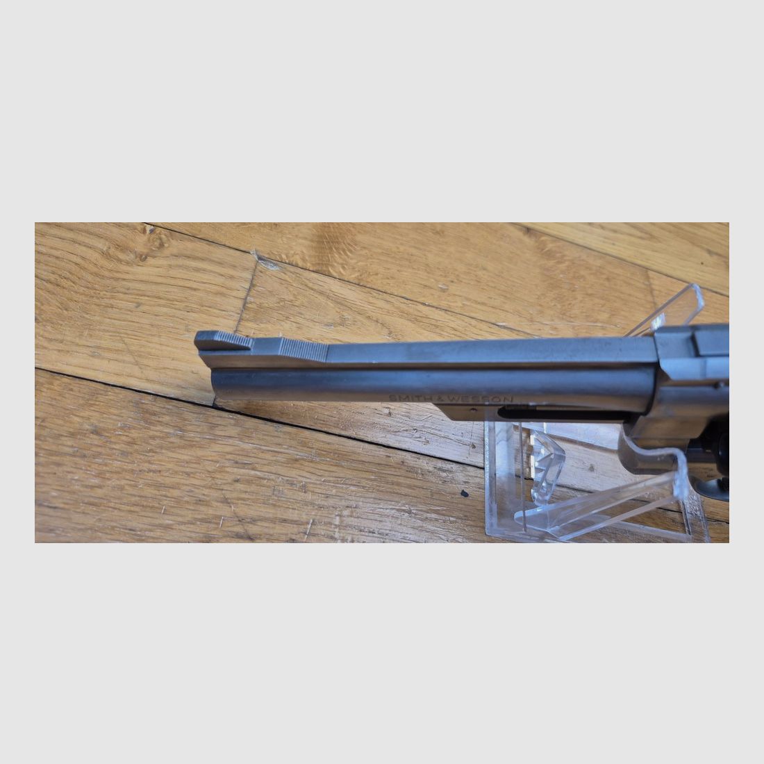 Sehr schöner und seltener Revolver Smith&Wesson Modell 28-2, genannt „Highway Patrolman“ – Waffe der Autobahnpolizisten der 60er-80er Jahre – Kaliber 357mag / 38sp – Waffe von 1979 – Seltene satinierte Nickeloberfläche – Qualität „Pinned and Recessed“ – Sehr guter mechanischer und ästhetischer Zustand – Ausgezeichneter 6-Zoll-Lauf – TBE+, Bild 16 von 23