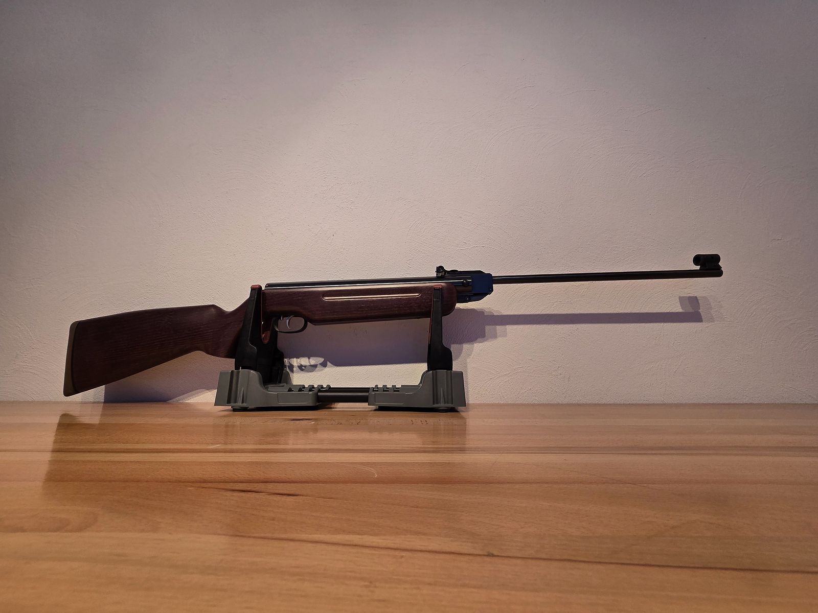 Air rifle Weihrauch HW 35 with open sights in caliber 4.5 mm