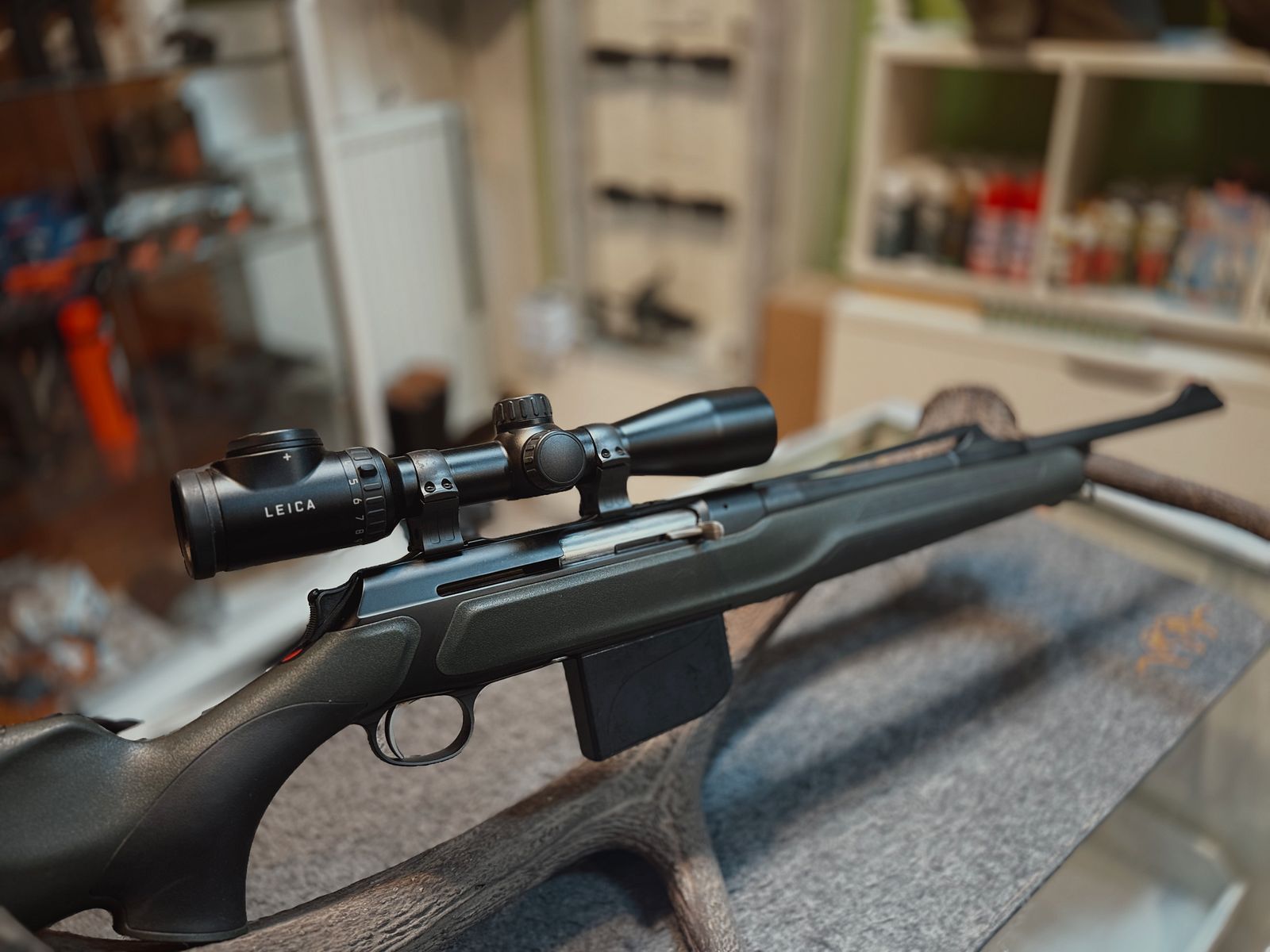 Sauer 303 Cal. .300 Win. Mag. - Leica Magnus 1,5-10x42