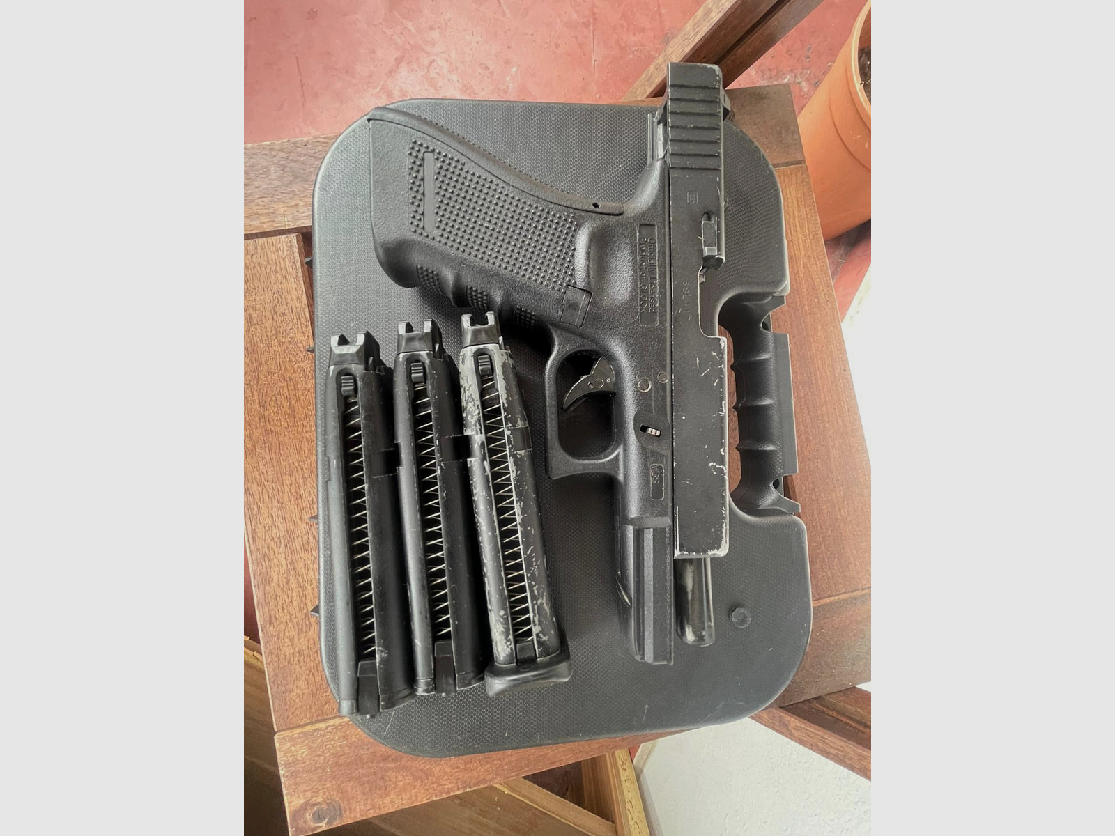 VFC Glock 17 Gen4 GBB mit 3 Magazinen und Koffer