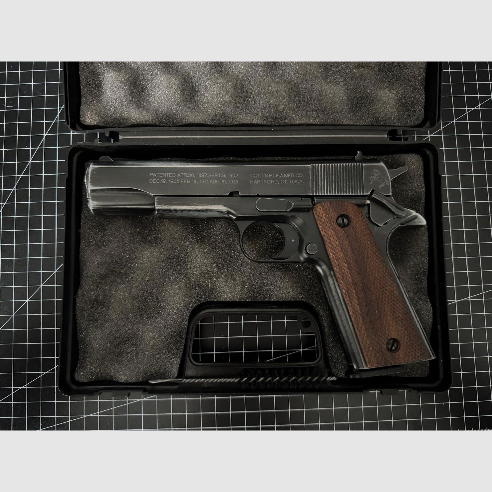 Umarex Colt Government 1911 A1, 9 mm P.A.K., Antik-Finish, Holzgriffschalen